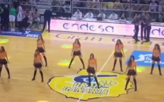 performance-of-the-cheerleaders-in-gran-canaria-arena-vs-betis-energia-plus